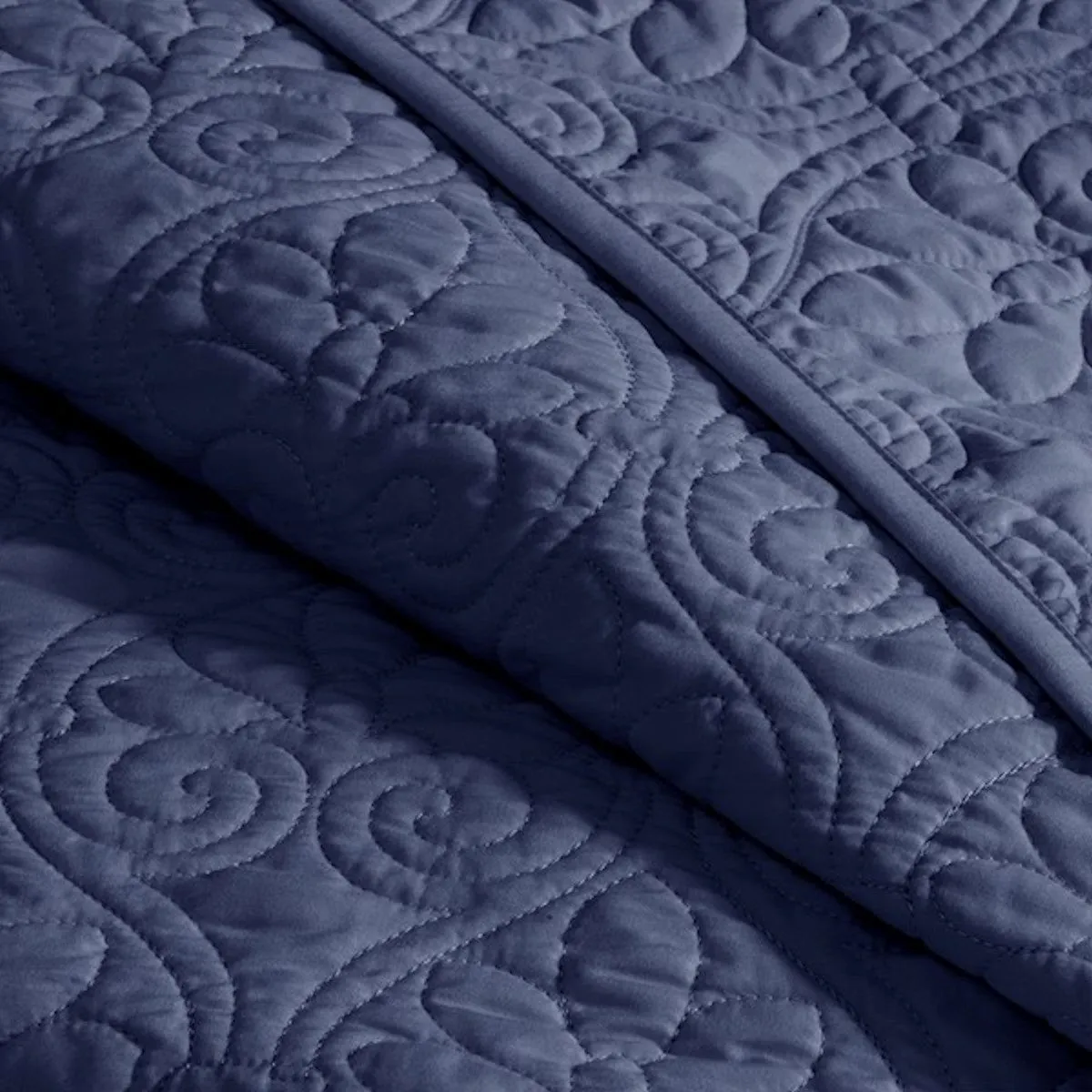 Madison Park Quebec Bedspread Set Navy
